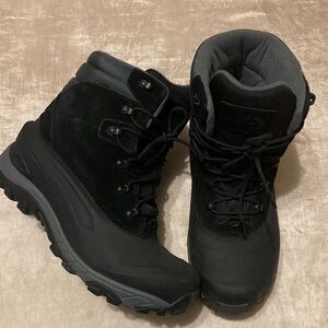 The North Face Chilkat IV Black Suede Boots Size 11.5